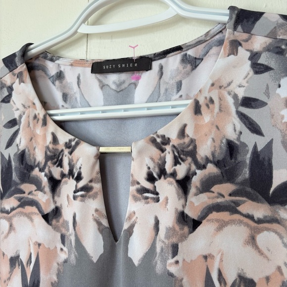 🎉4/30$🎉 Suzy Shier Floral Mirror Blouse – Size Medium - Picture 2 of 4